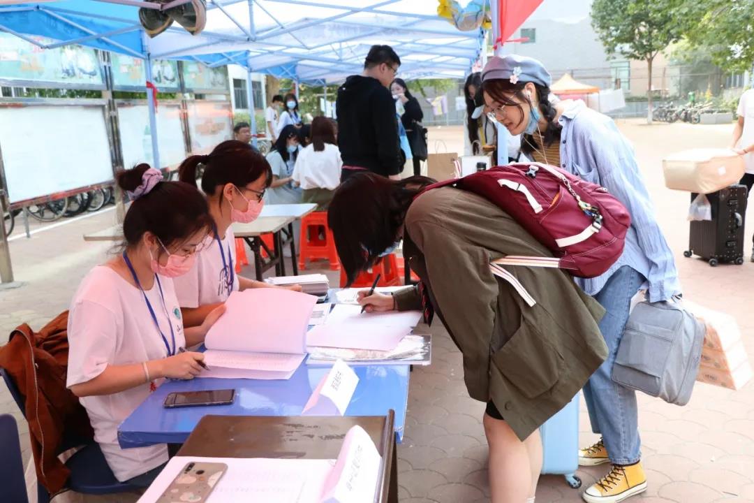 d68d7051f3dd47be811094d26a50f426.jpg d68d7051f3dd47be811094d26a50f426.jpg