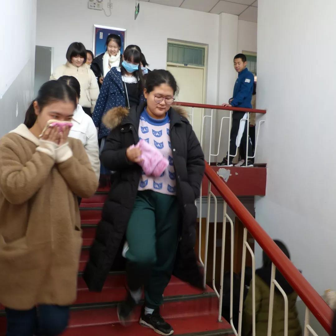 825f6ad975d94af984b18ef4541ad449.jpg 825f6ad975d94af984b18ef4541ad449.jpg